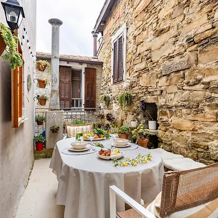 Holiday home Casadelgrillo *